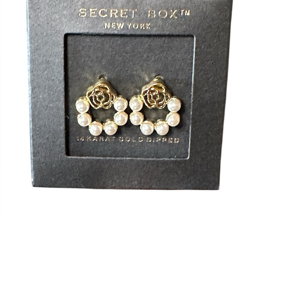NIP Secret box brand faux Pearl earrings.